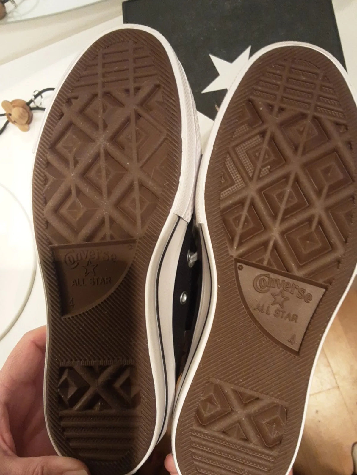 Converse-sneakers NWOT