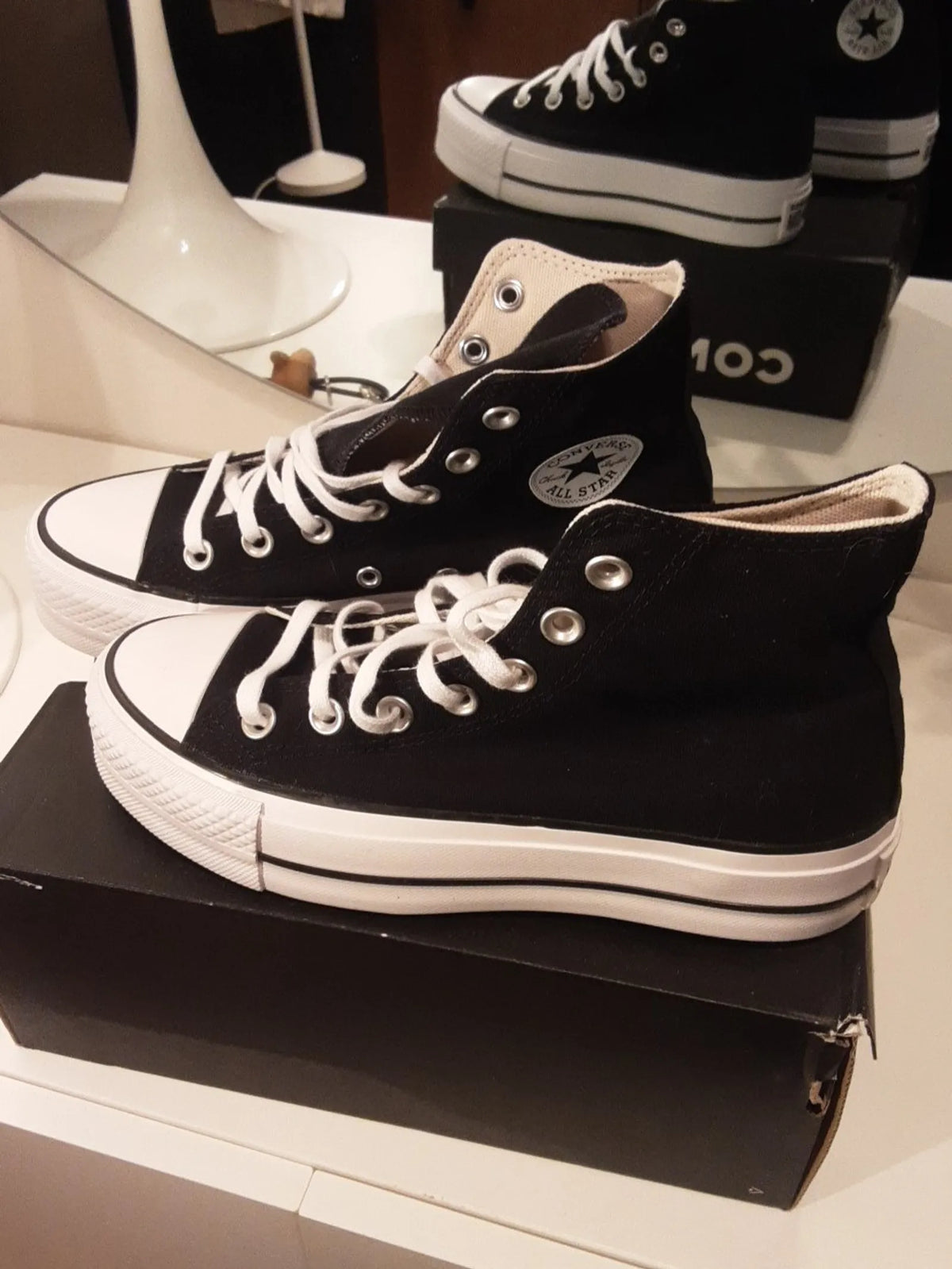 Converse-sneakers NWOT