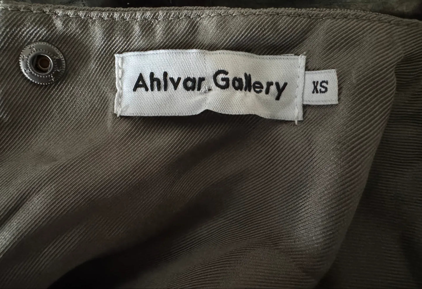 Ahlvar Gallery-sidenblus