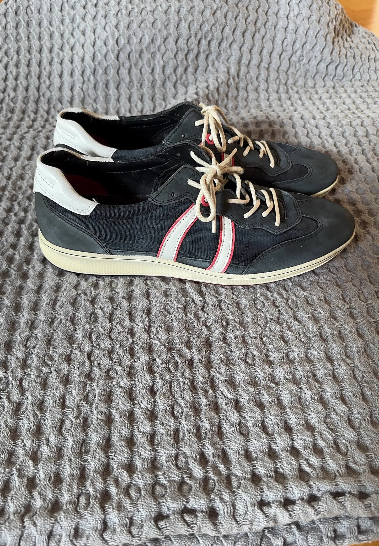 ECCO-skinnsneakers