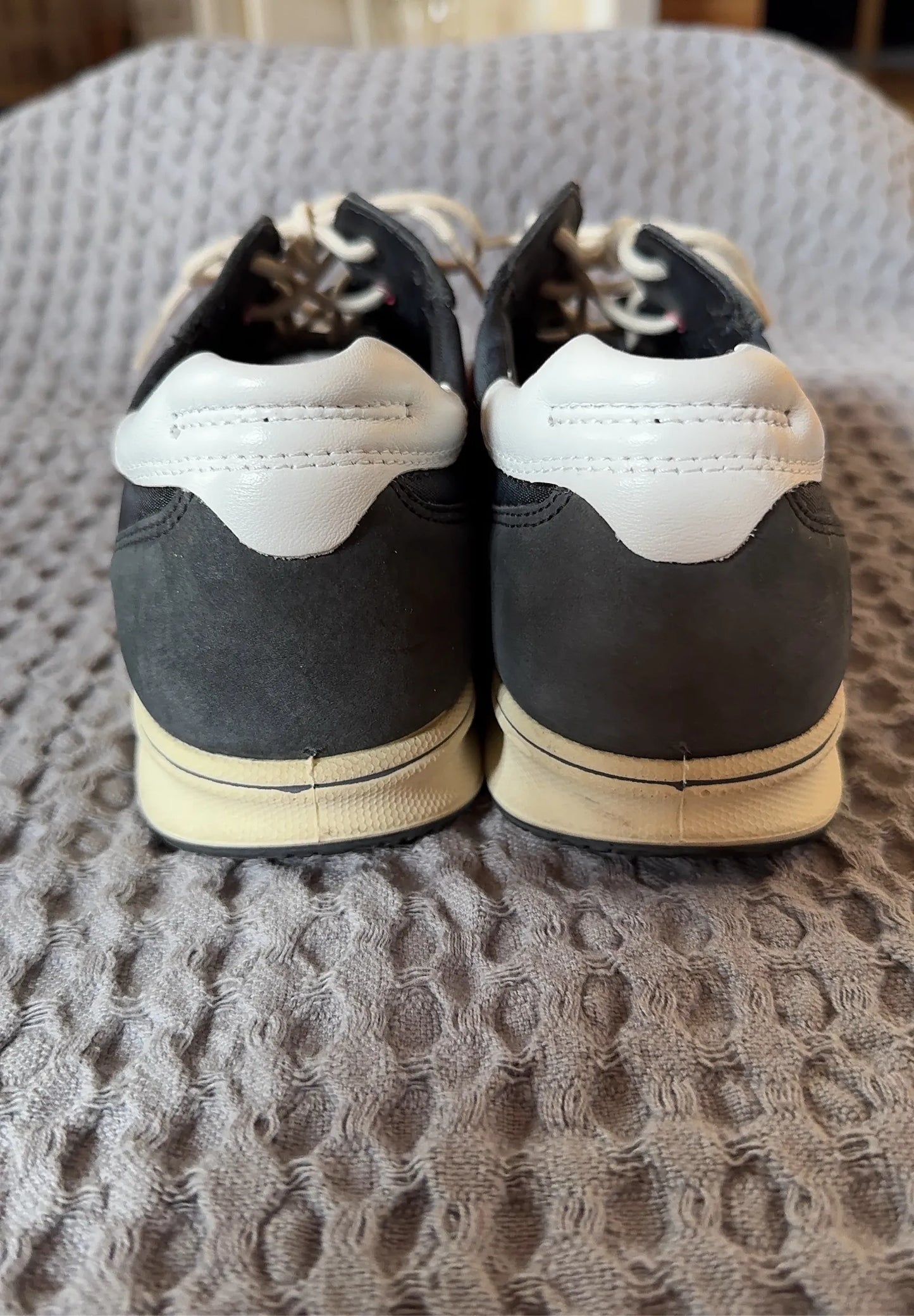 ECCO-skinnsneakers