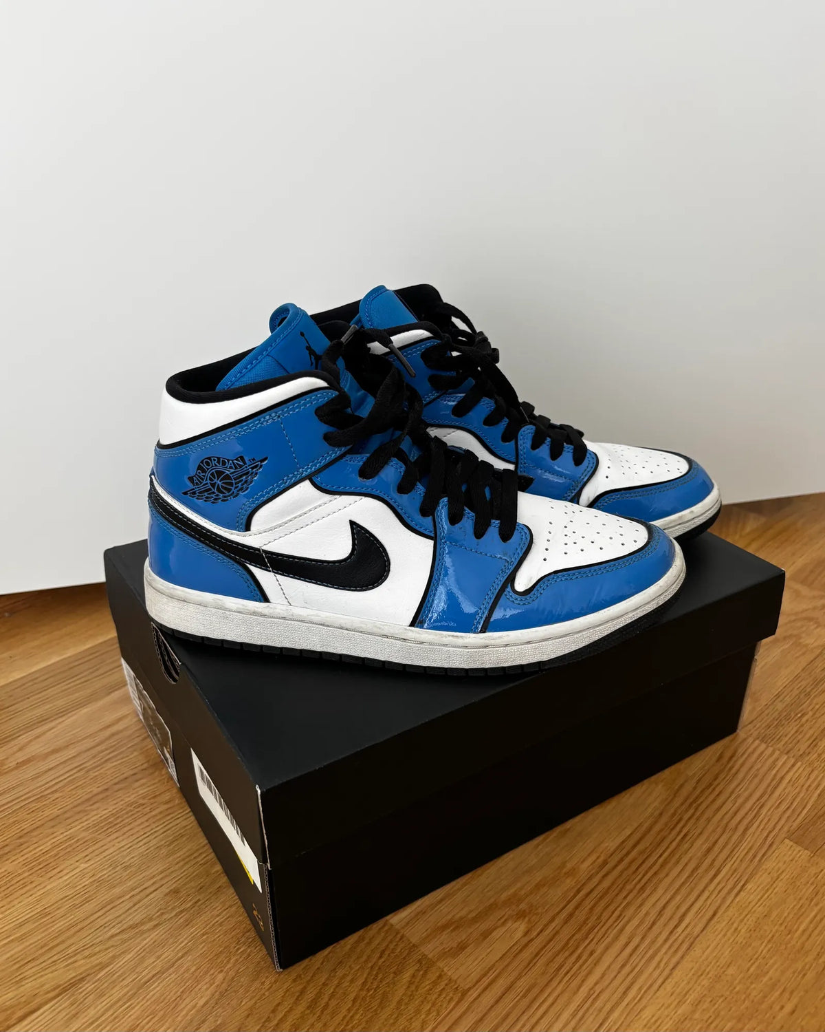 Jordan Air 1 Mid Sneakers