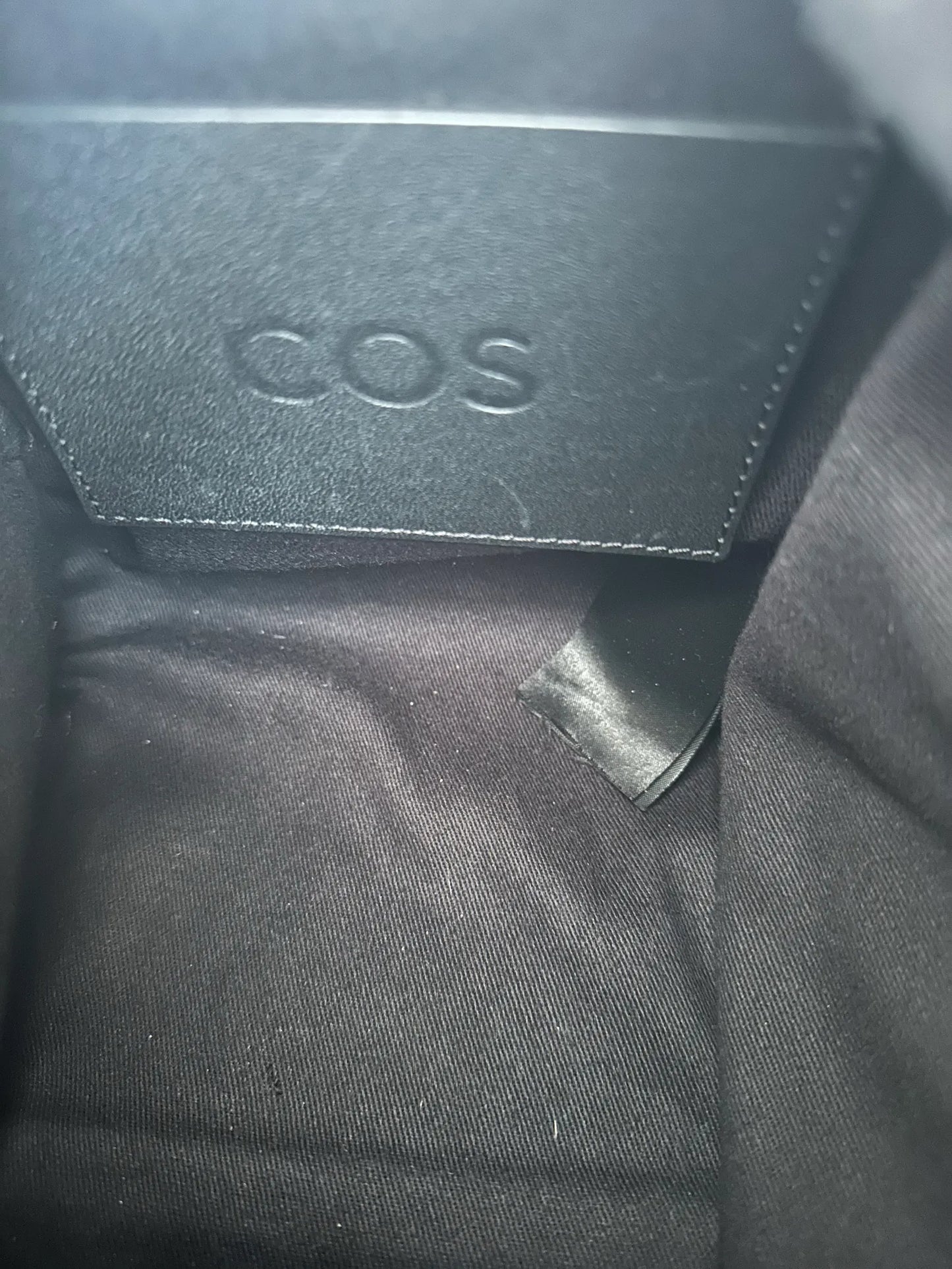 Cos Mini Bucket-skinnhandväska