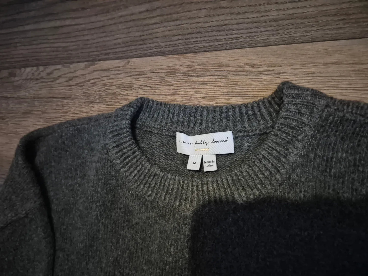 Never Fully Dressed-klänning NWOT