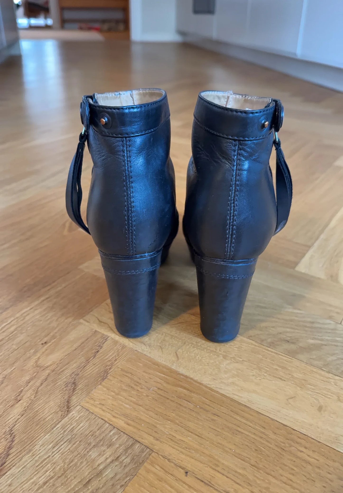 Acne Studios-skinnboots