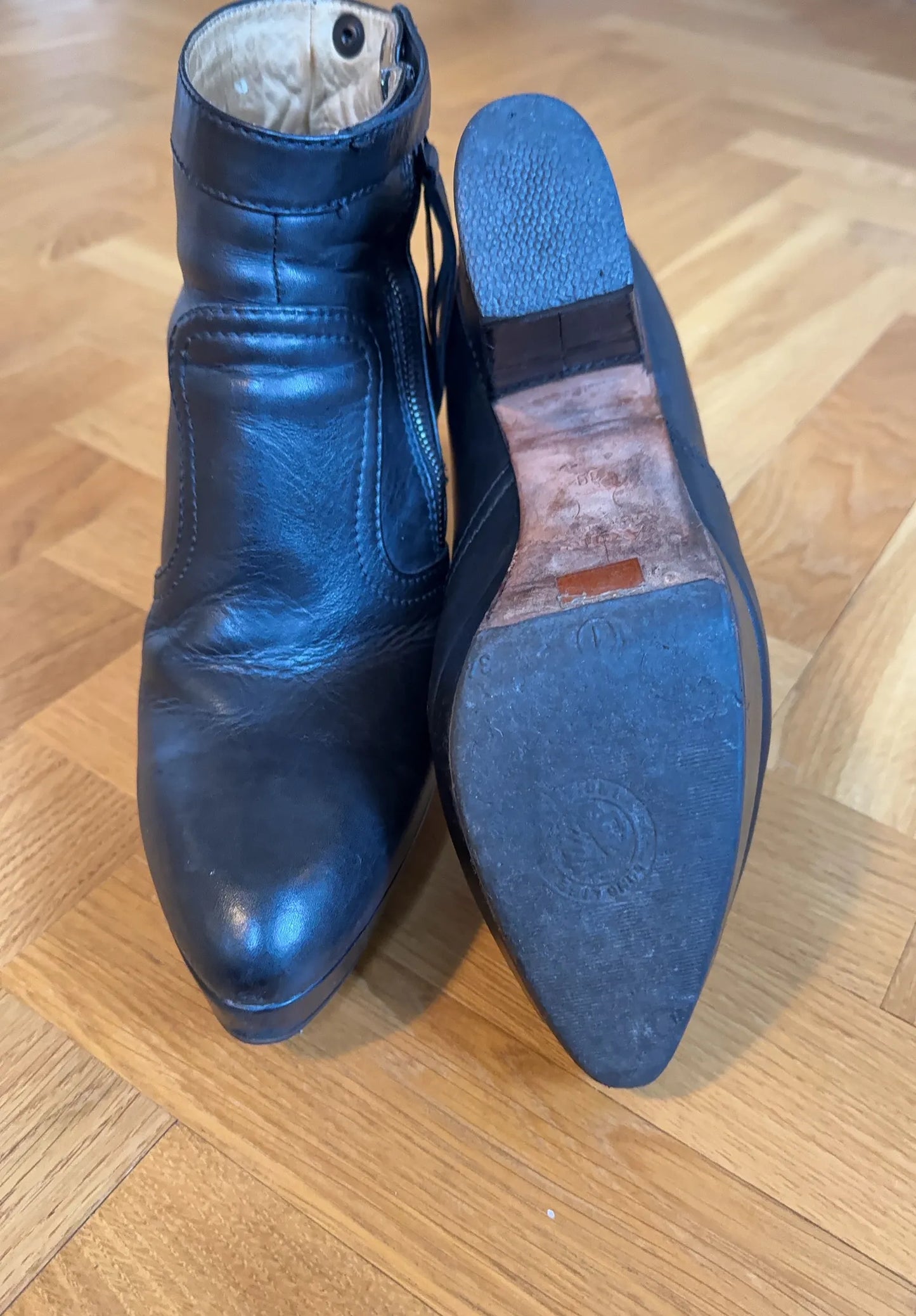 Acne Studios-skinnboots