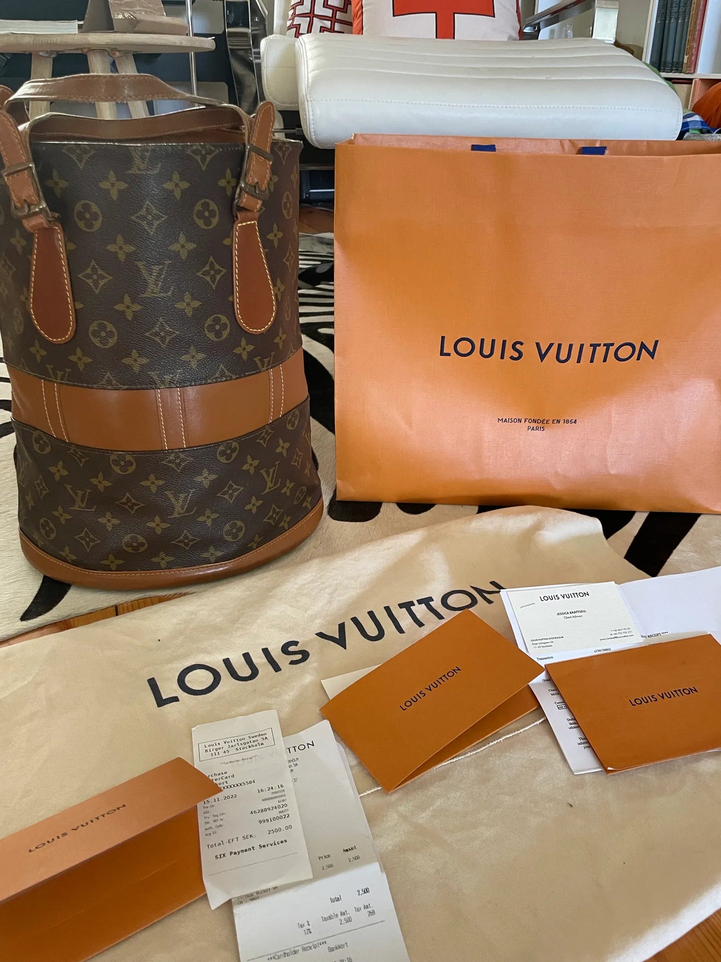 Louis Vuitton-skinnaxelremsväska