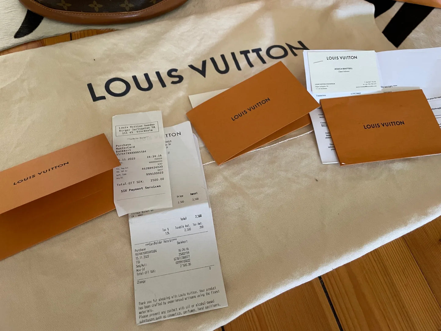 Louis Vuitton-skinnaxelremsväska