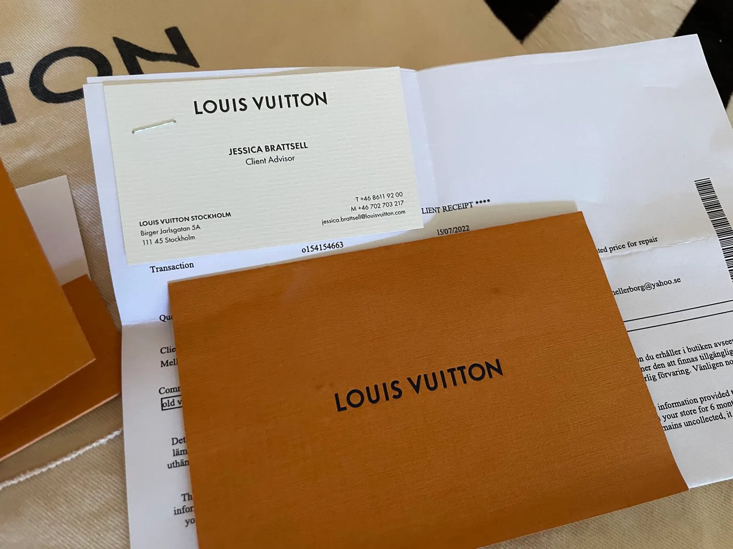 Louis Vuitton-skinnaxelremsväska