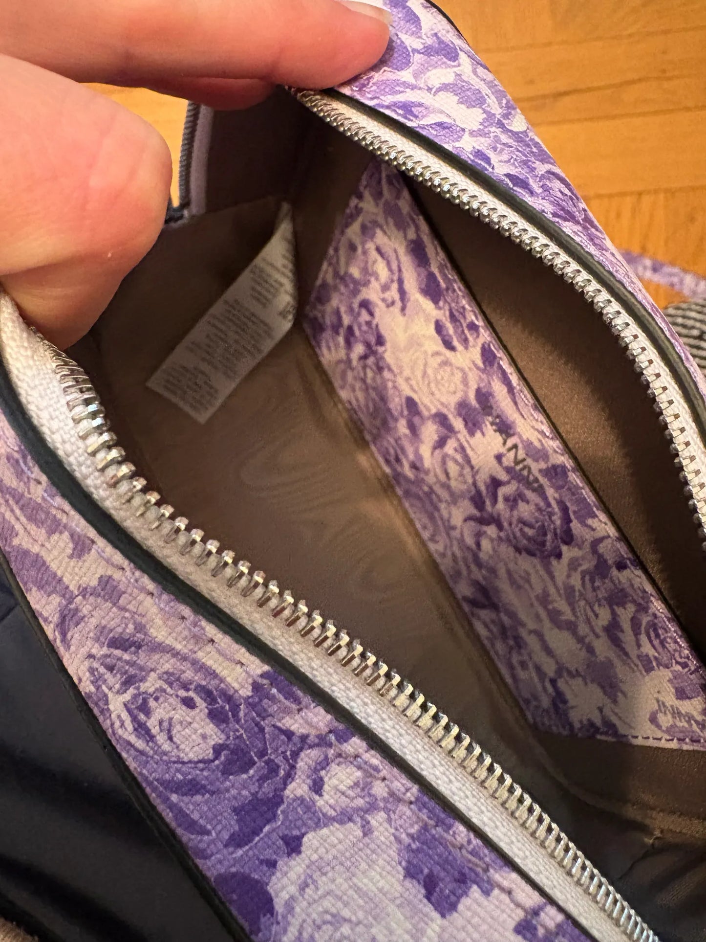 Ganni-skinnaxelremsväska NWOT