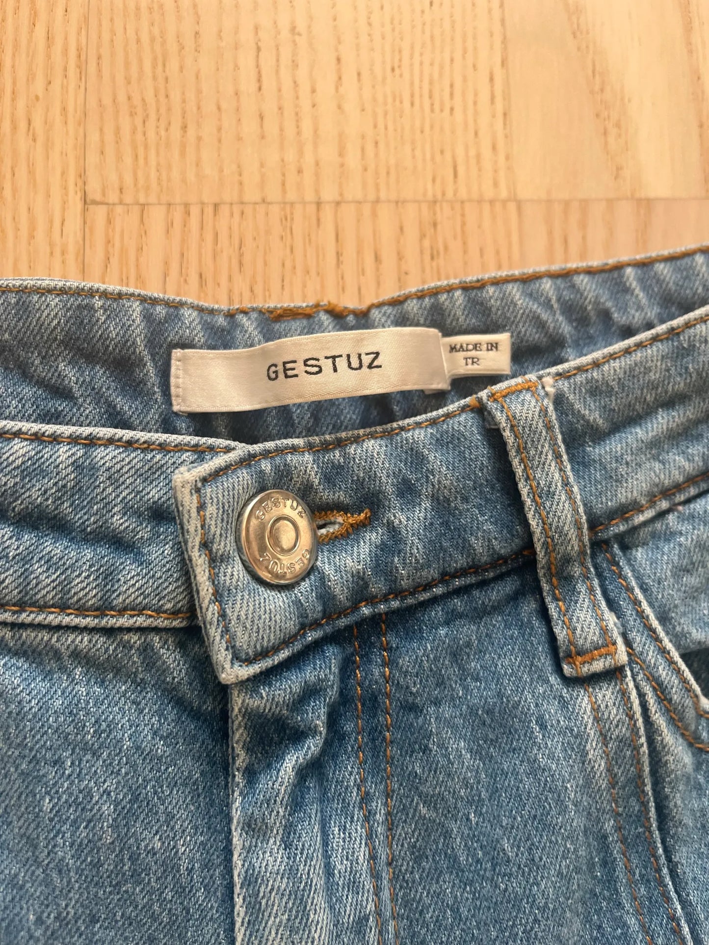Gestuz-jeans