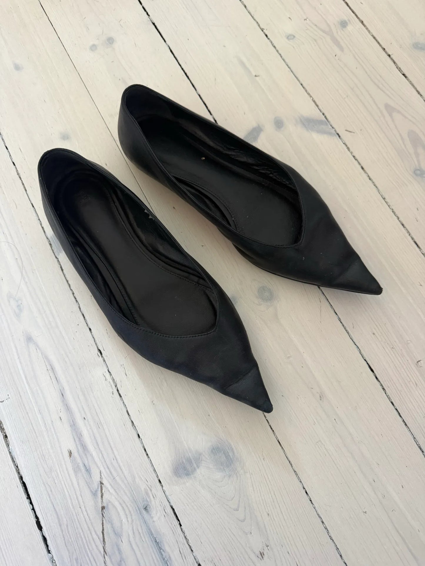 Toteme Leather Asymmetric Ballerinas Black-skinnballerinaskor