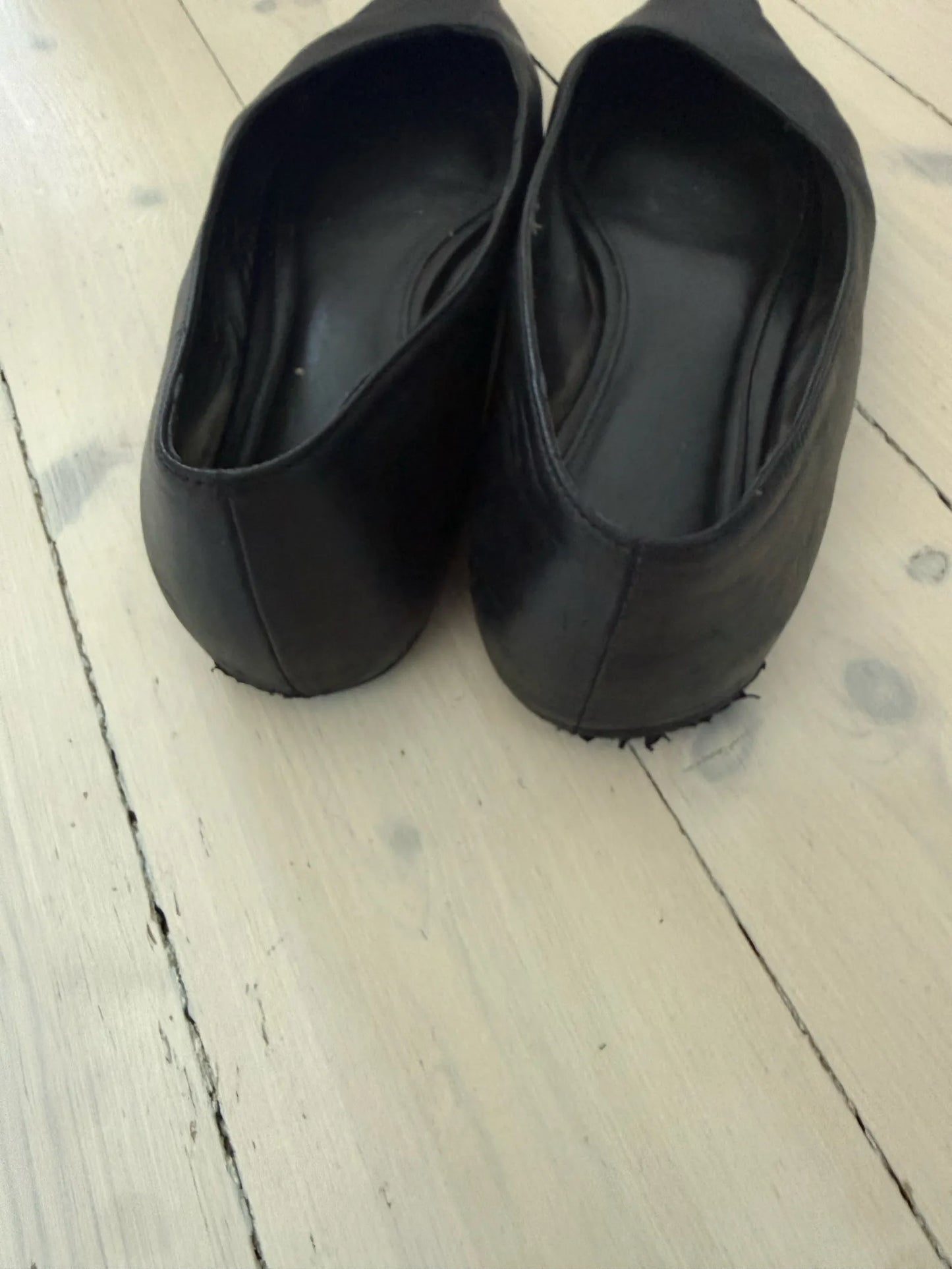 Toteme Leather Asymmetric Ballerinas Black-skinnballerinaskor