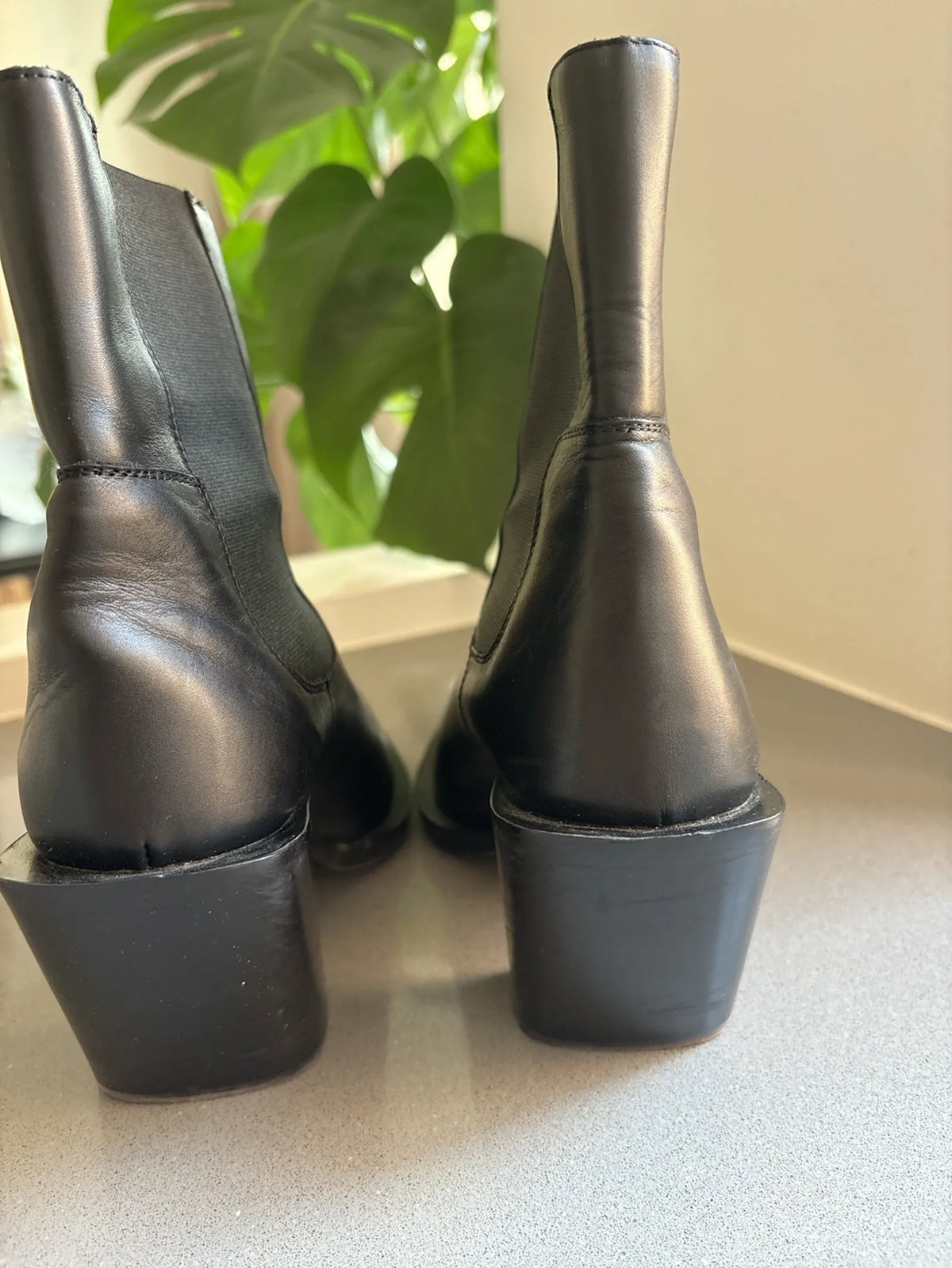 Acne Studios-skinnboots