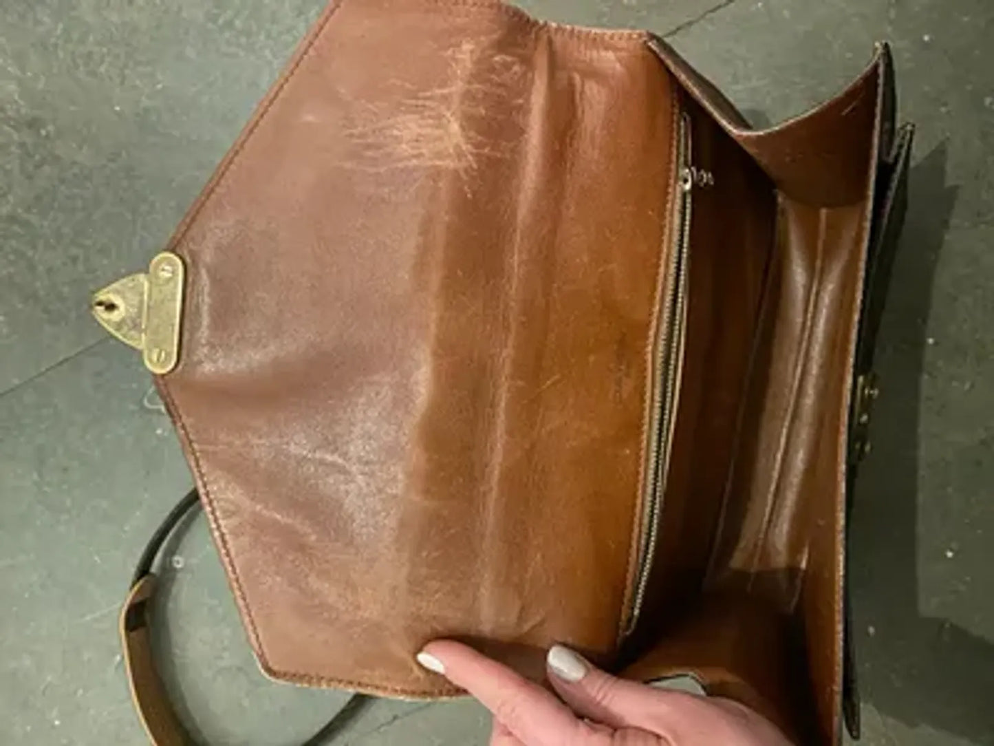 Louis Vuitton-skinnaxelremsväska