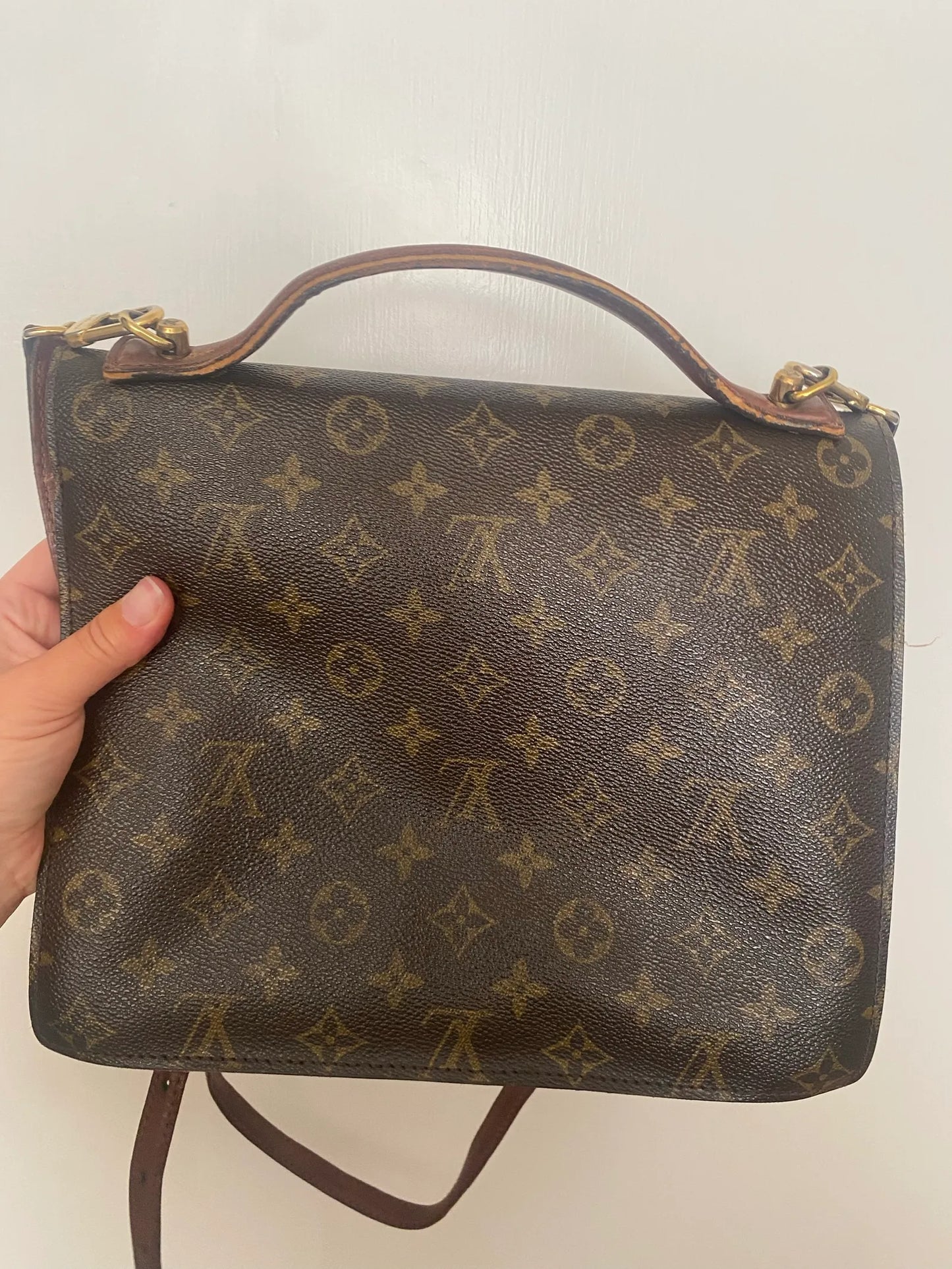 Louis Vuitton-skinnaxelremsväska