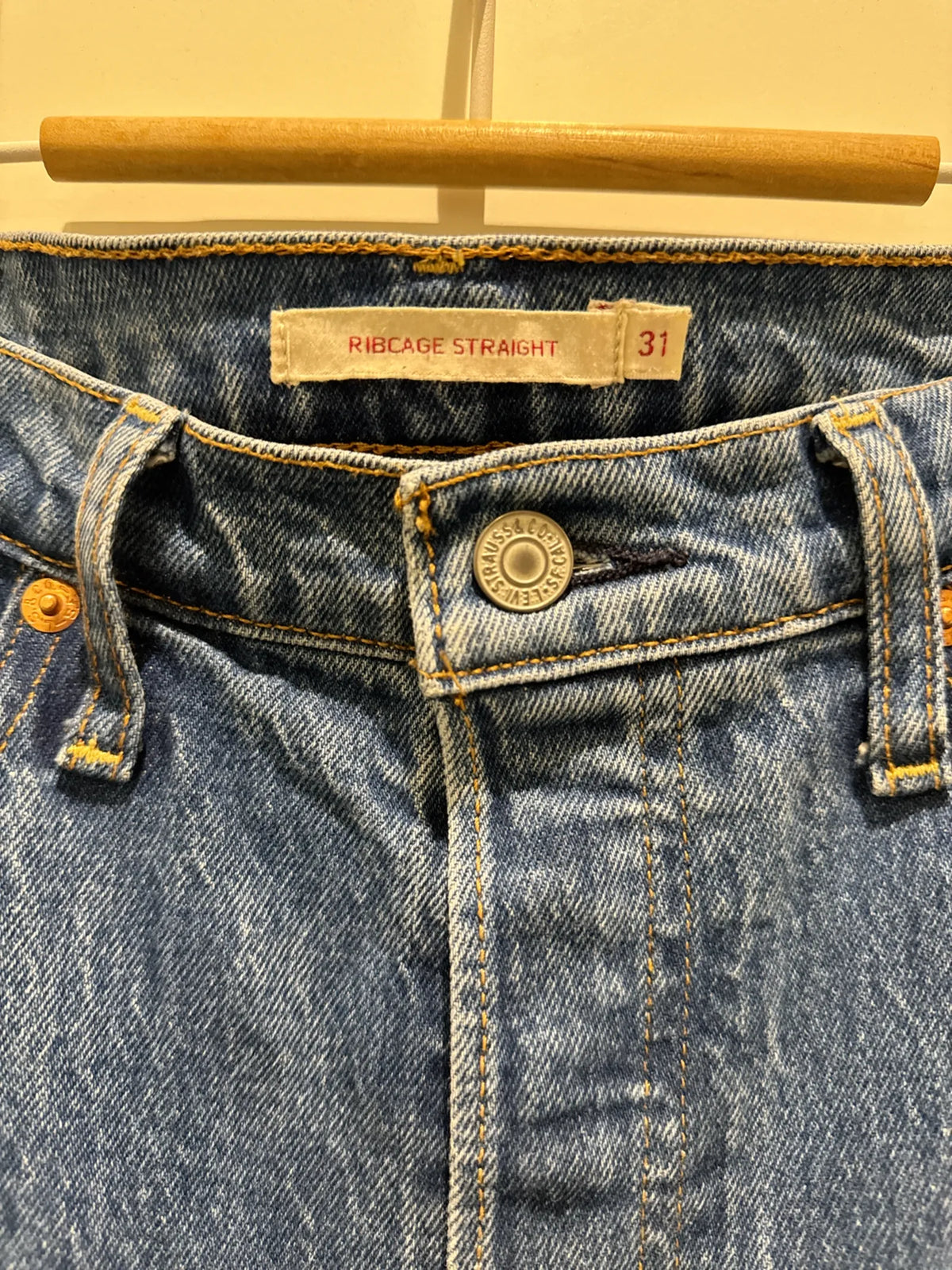 Levi's Ribcage Straight Jeans