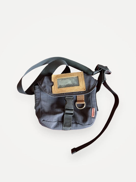 Acne Studios-axelremsväska