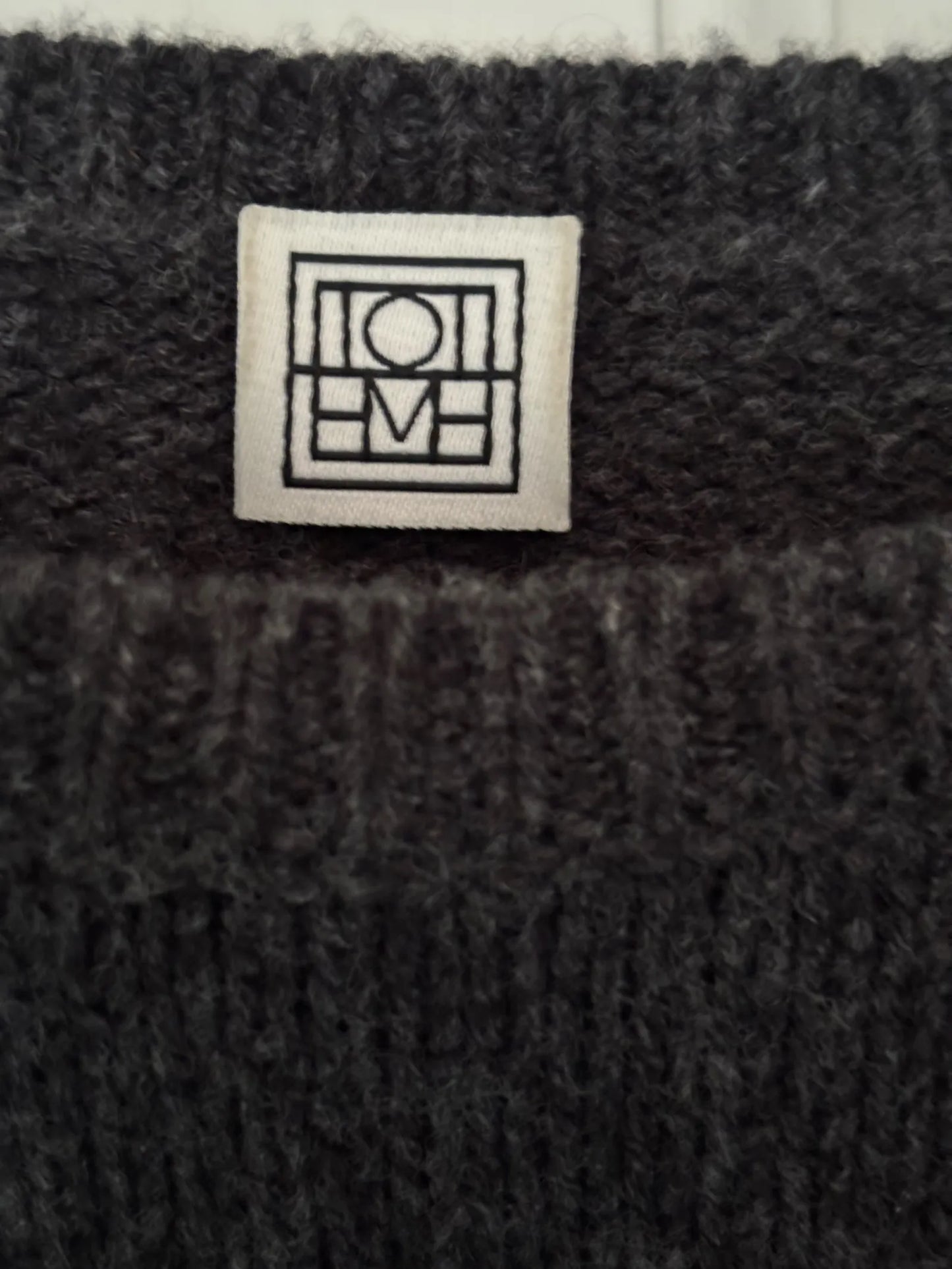 Toteme Curved Wool Cashmere Knit-ulltröja