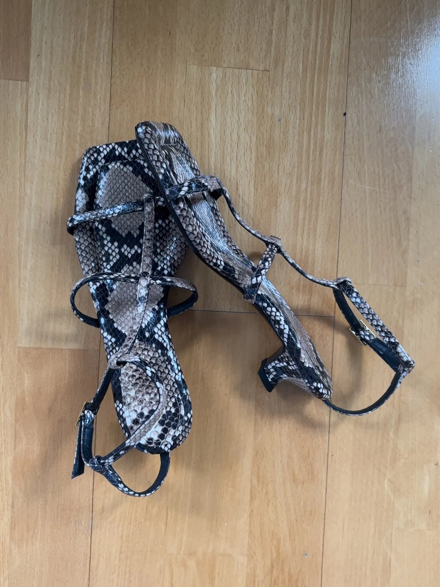 Teva Teva-skinnsandaler NWOT