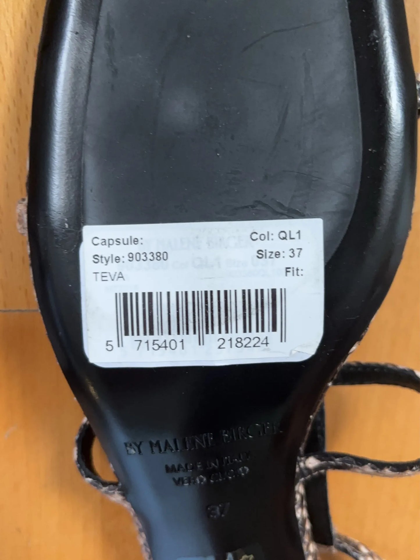 Teva Teva-skinnsandaler NWOT