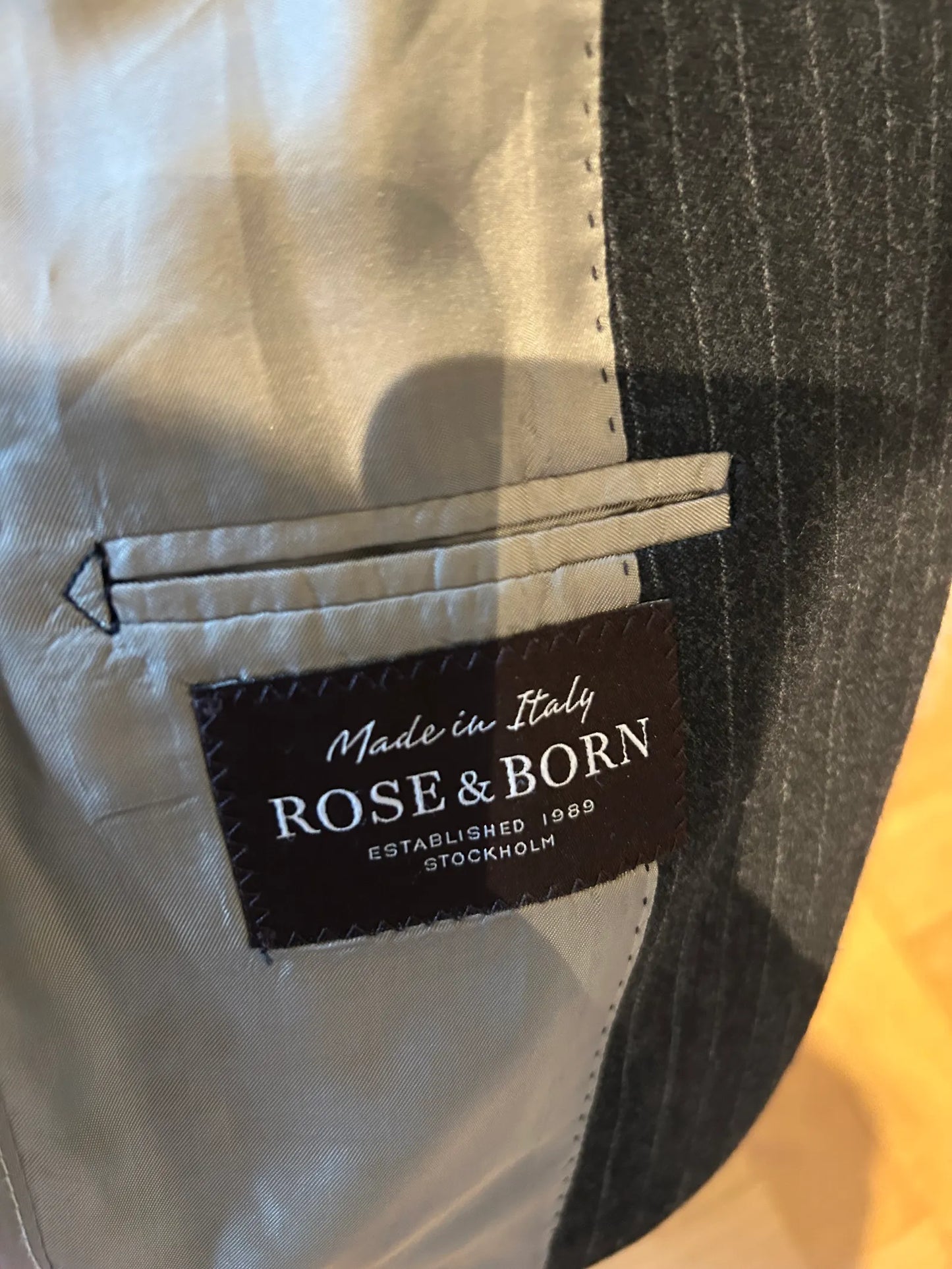 Rose & Born-kostym
