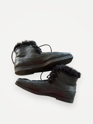Toteme Shearling Lined Pebbled Leather Ankle-skinnvinterskor