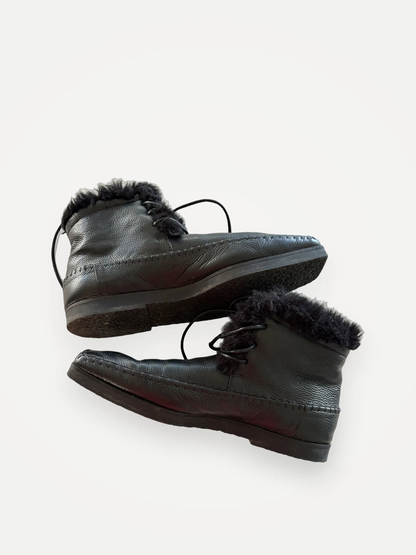 Toteme Shearling Lined Pebbled Leather Ankle-skinnvinterskor