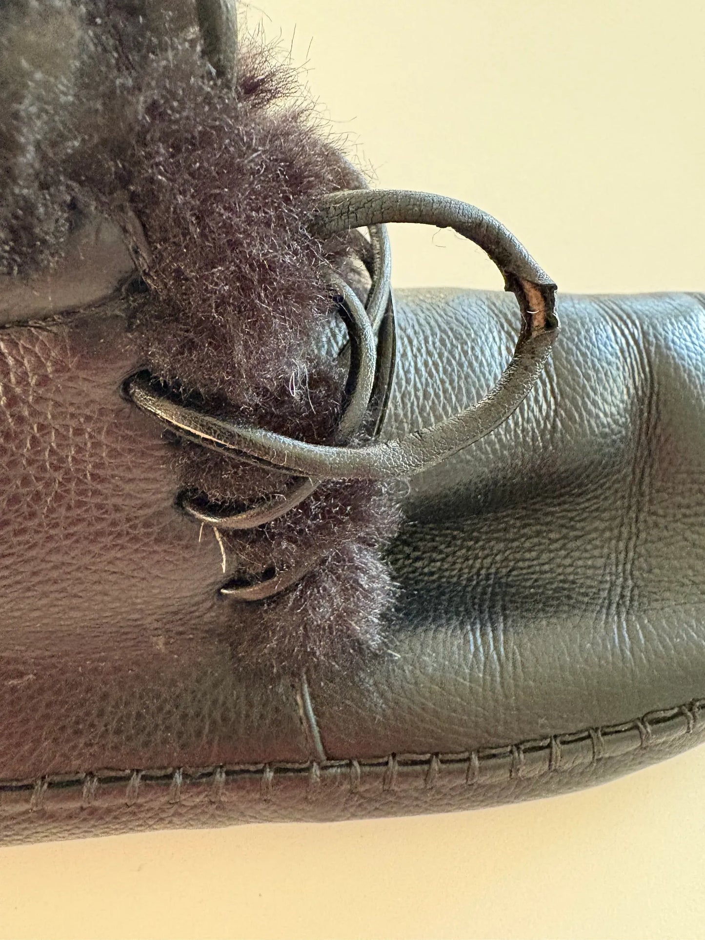 Toteme Shearling Lined Pebbled Leather Ankle-skinnvinterskor