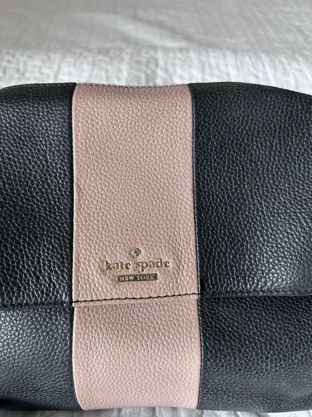 Kate Spade-skinnaxelremsväska