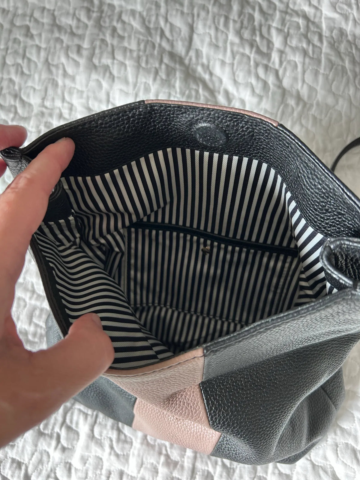 Kate Spade-skinnaxelremsväska
