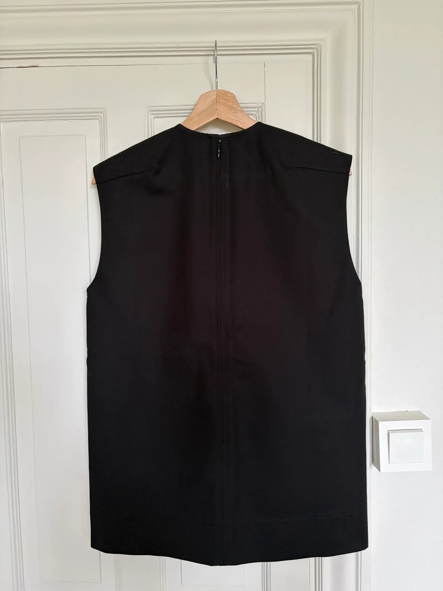 Toteme Sleeveless Twisted-seam-topp NWOT