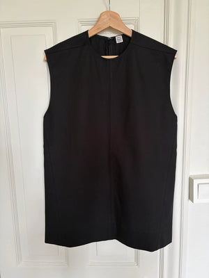 Toteme Sleeveless Twisted-seam Top