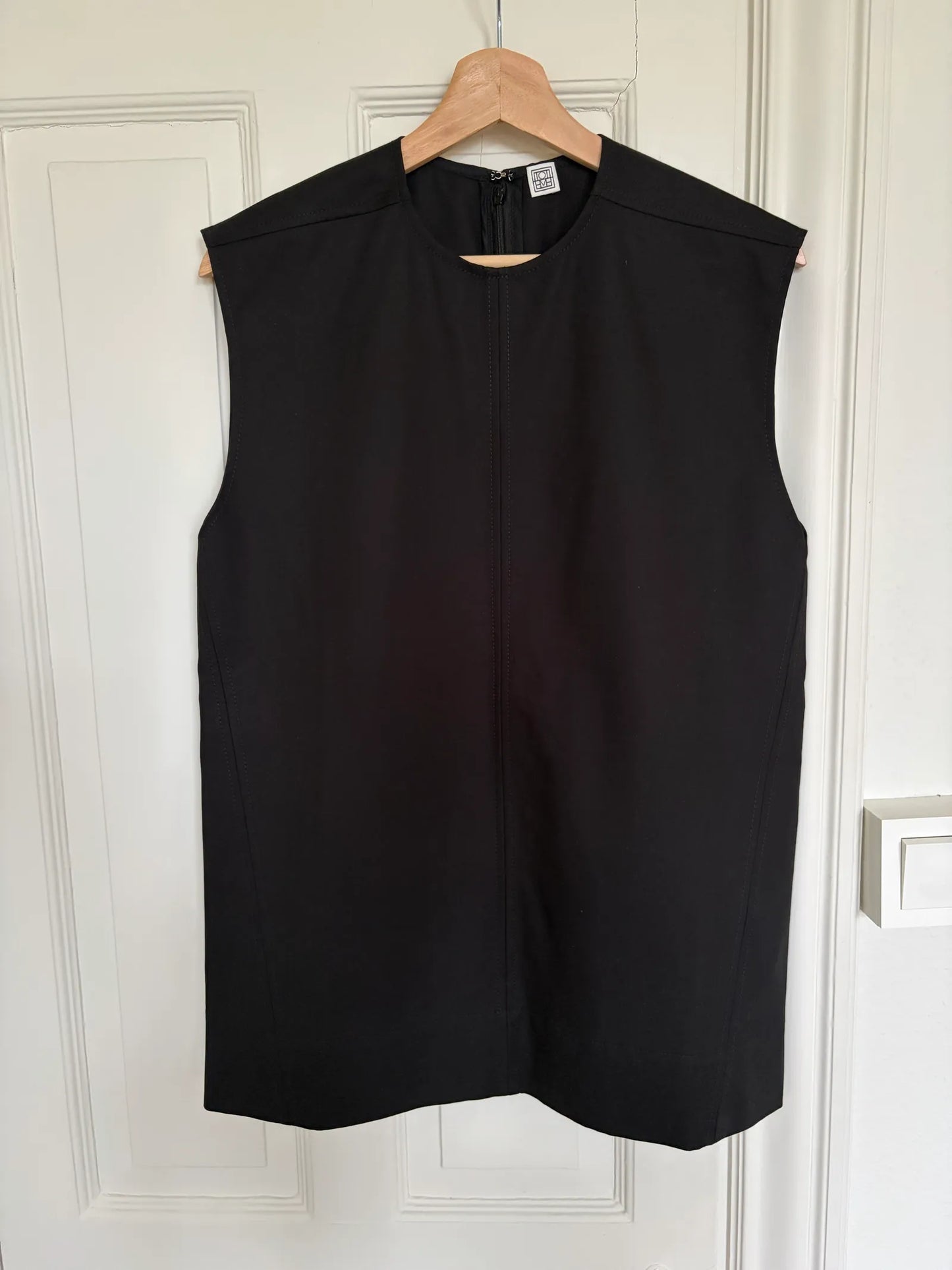 Toteme Sleeveless Twisted-seam Top
