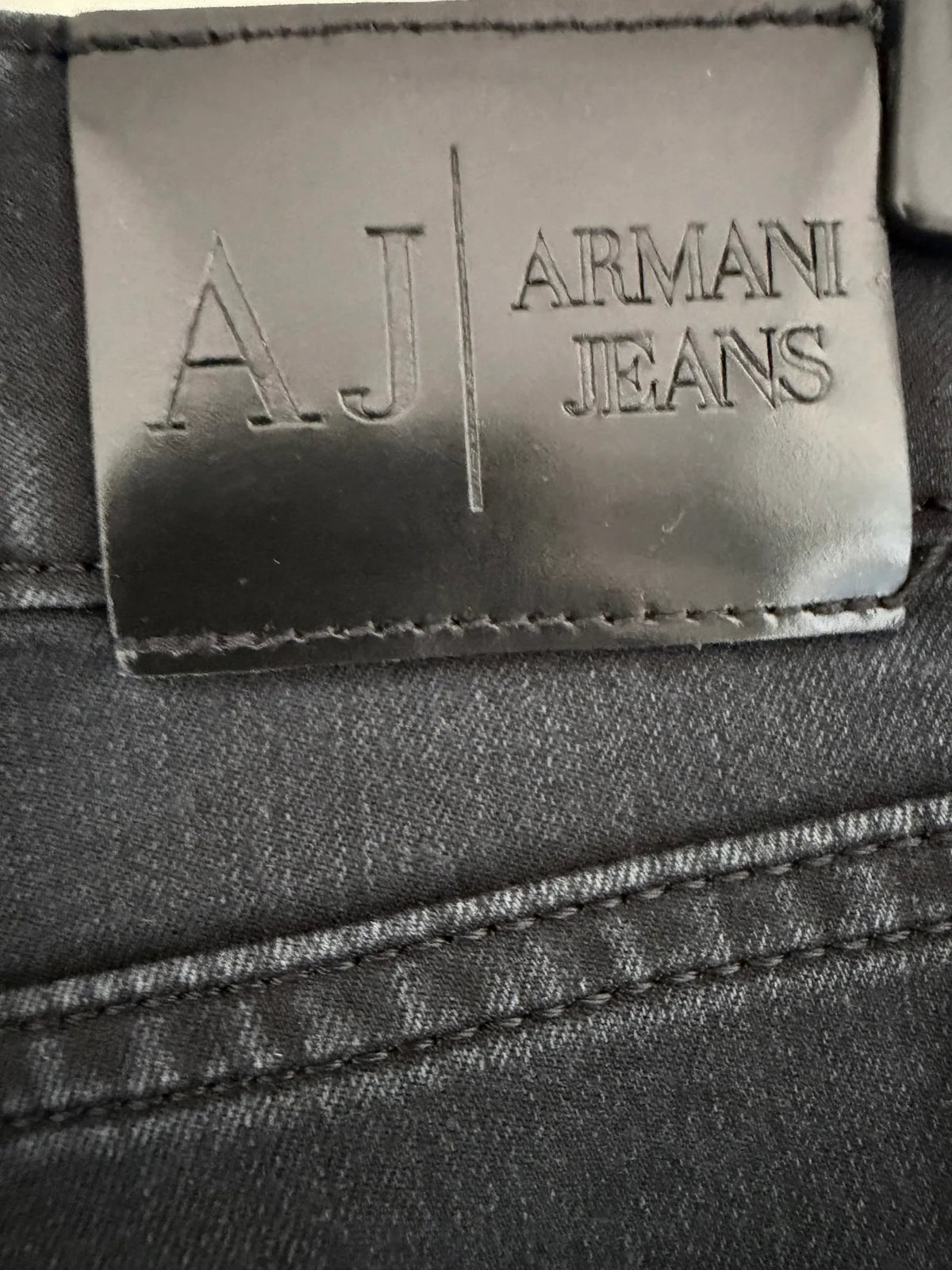 Armani-byxor