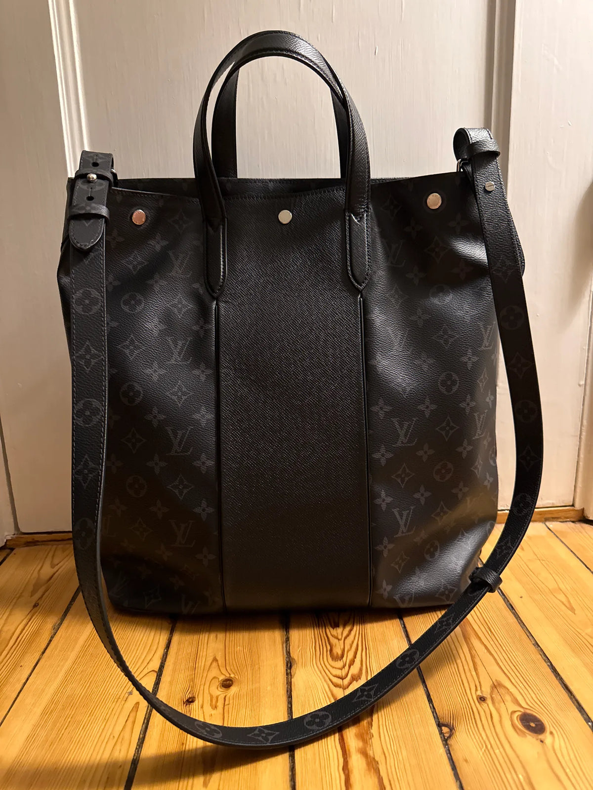 Louis Vuitton Tote Outd Tgrama Handbag