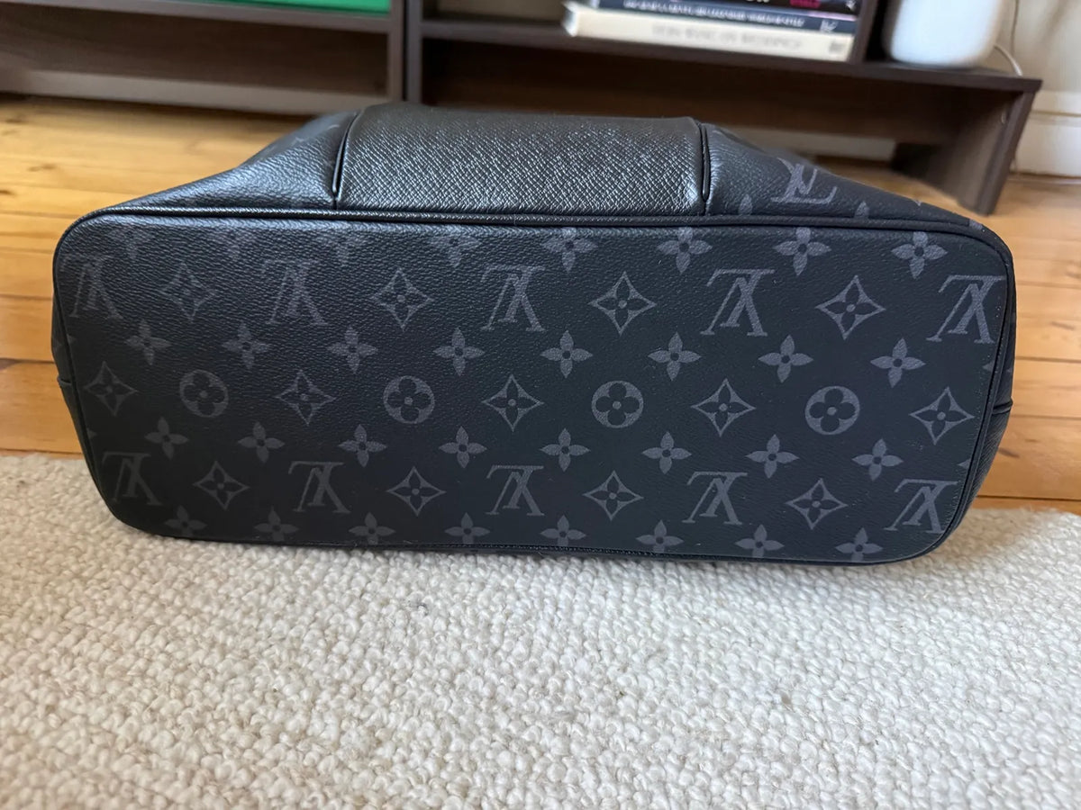 Louis Vuitton Tote Outd Tgrama Handbag