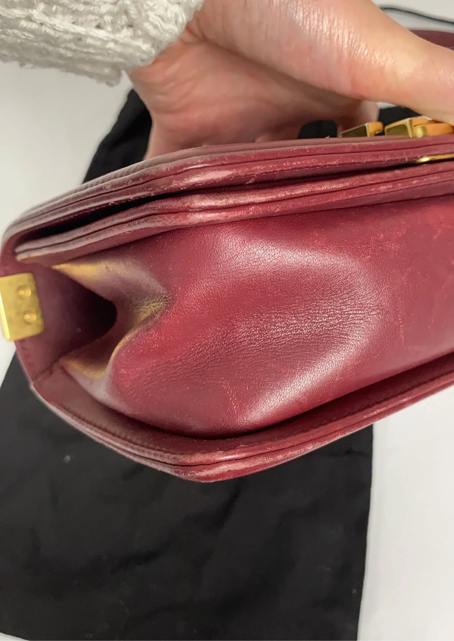 Chanel-skinnaxelremsväska