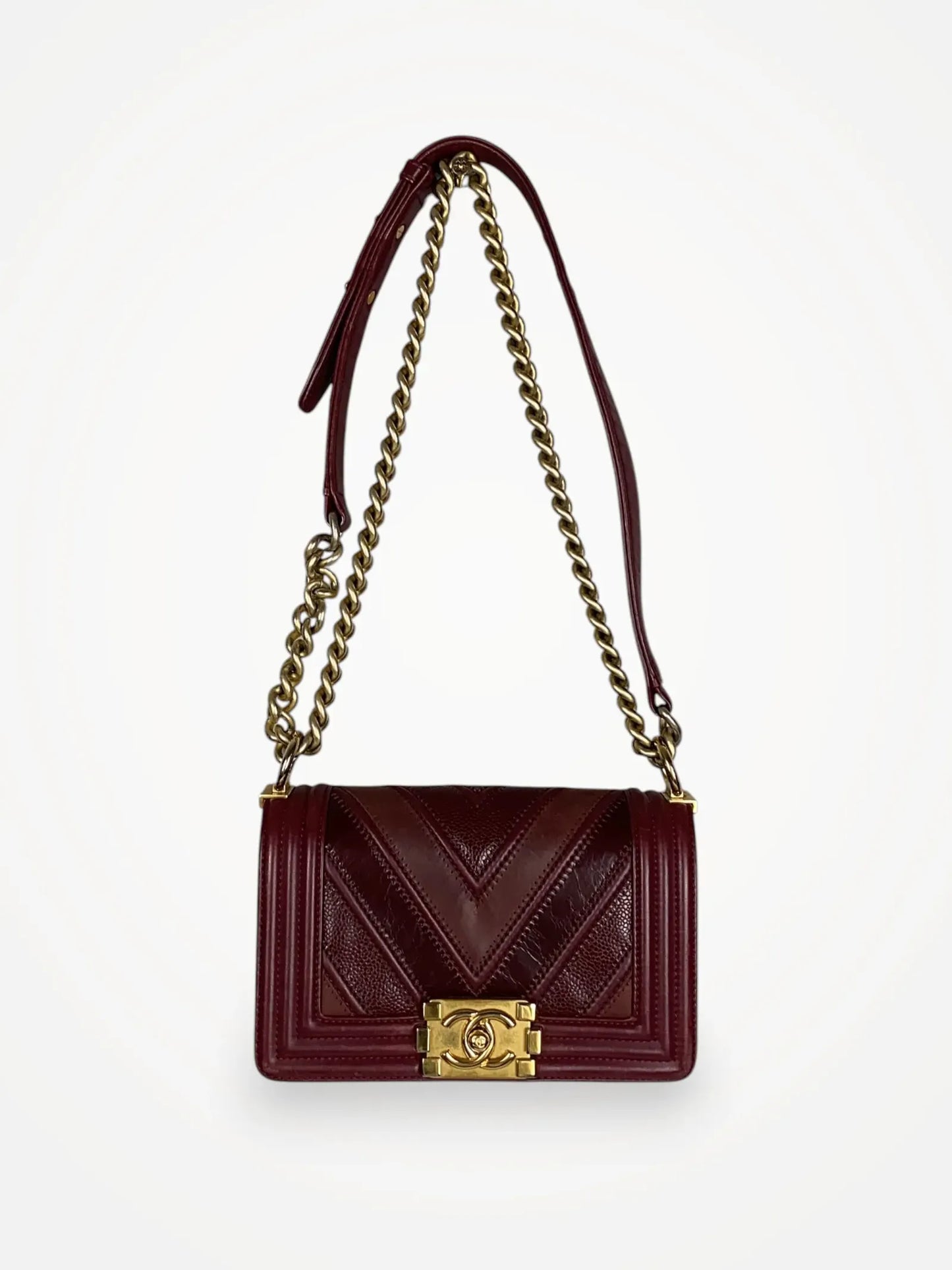 Chanel-skinnaxelremsväska