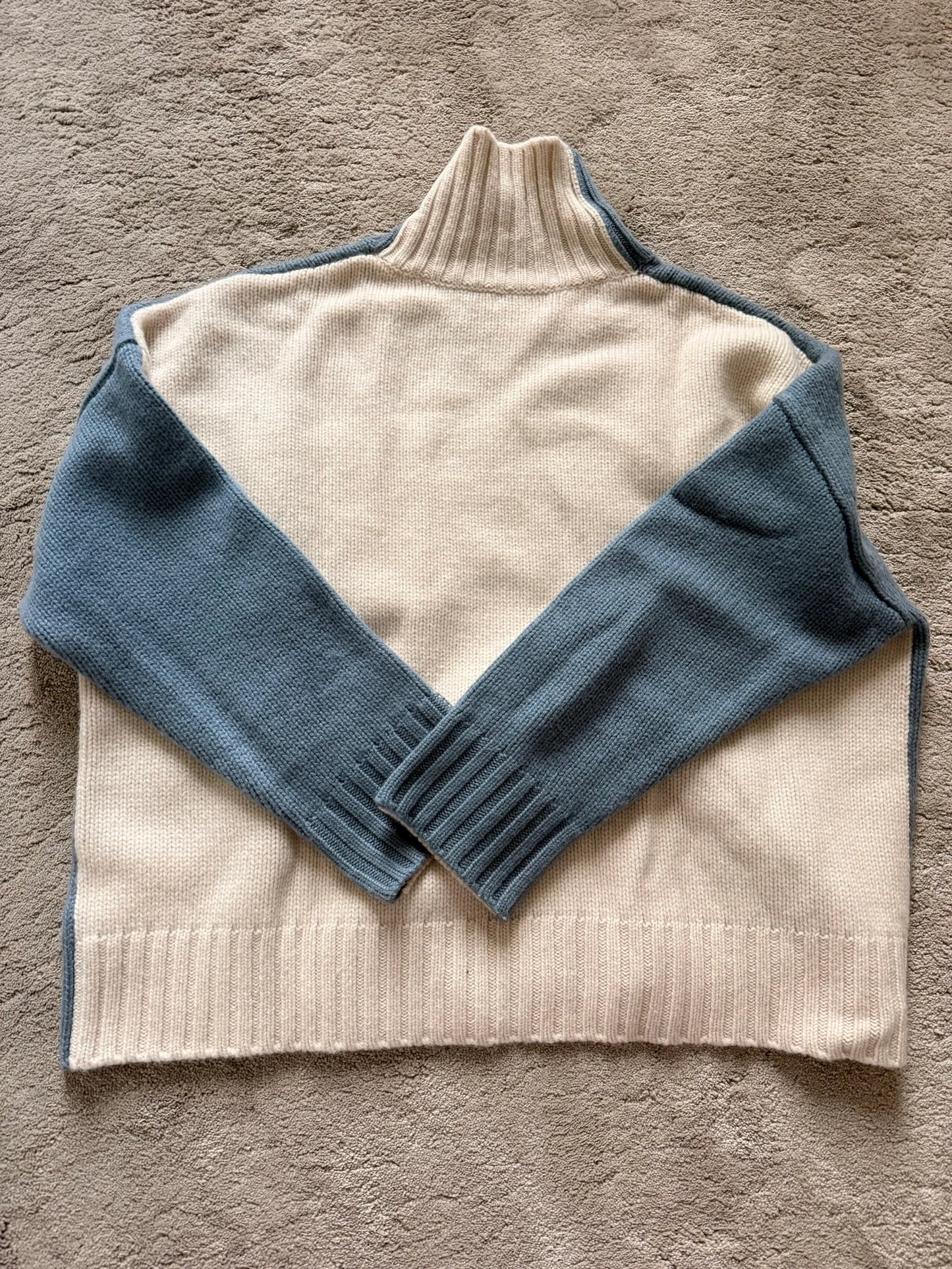 Soft Goat Tvåfärgad, Gråblå På Framsida Och Beige Baksida Turtleneck