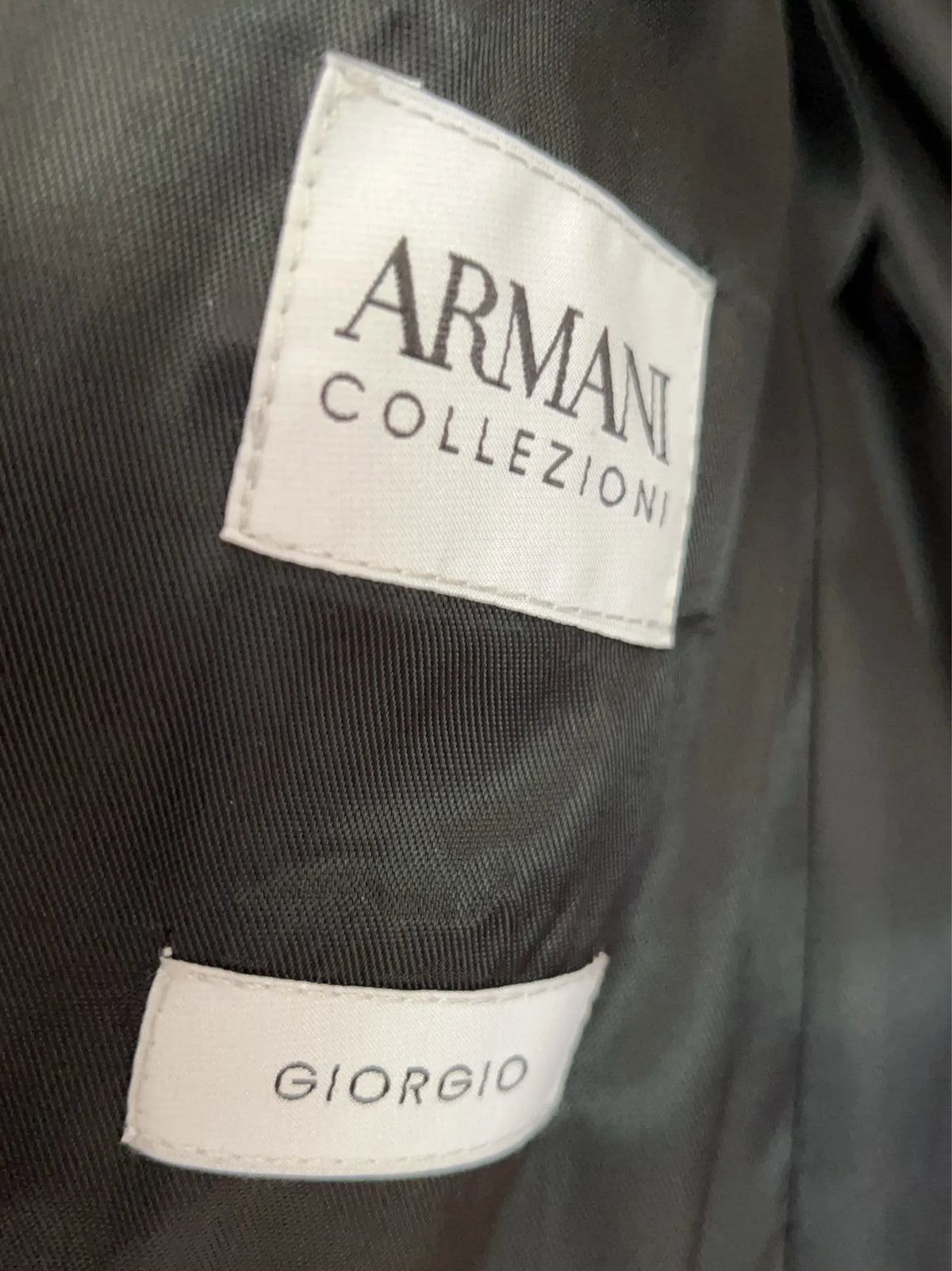 Armani-ullkostym