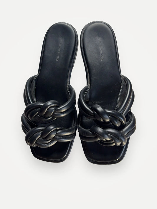 By Malene Birger Knotta-skinnsandaler