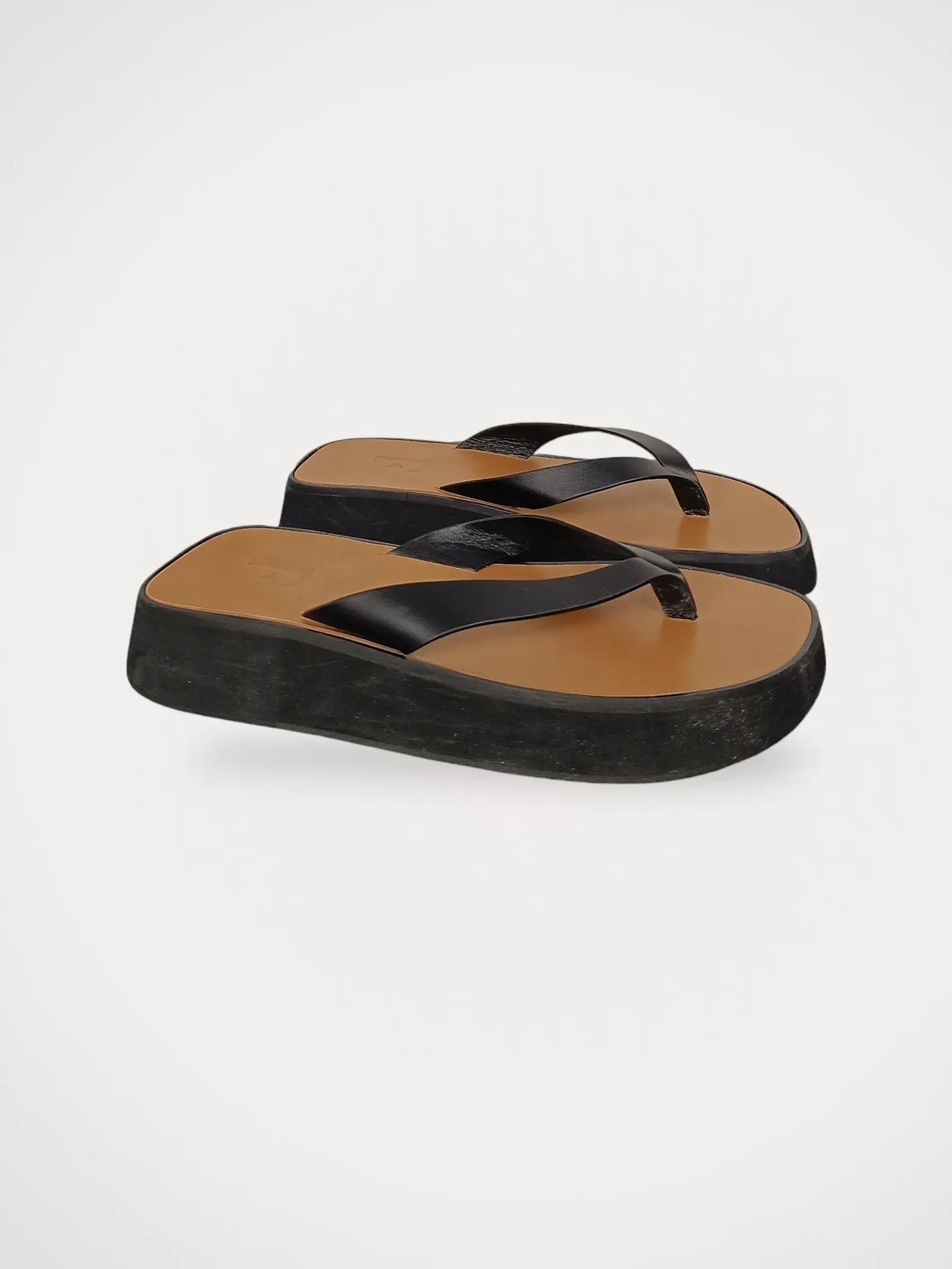 Flattered Brooke Black Leather-skinnflip-flops