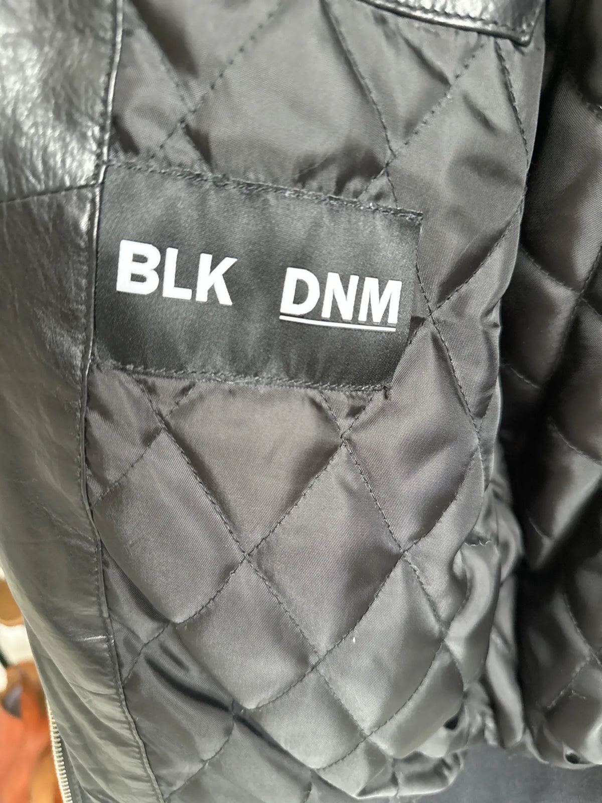 BLK DNM Saknas-skinnjacka