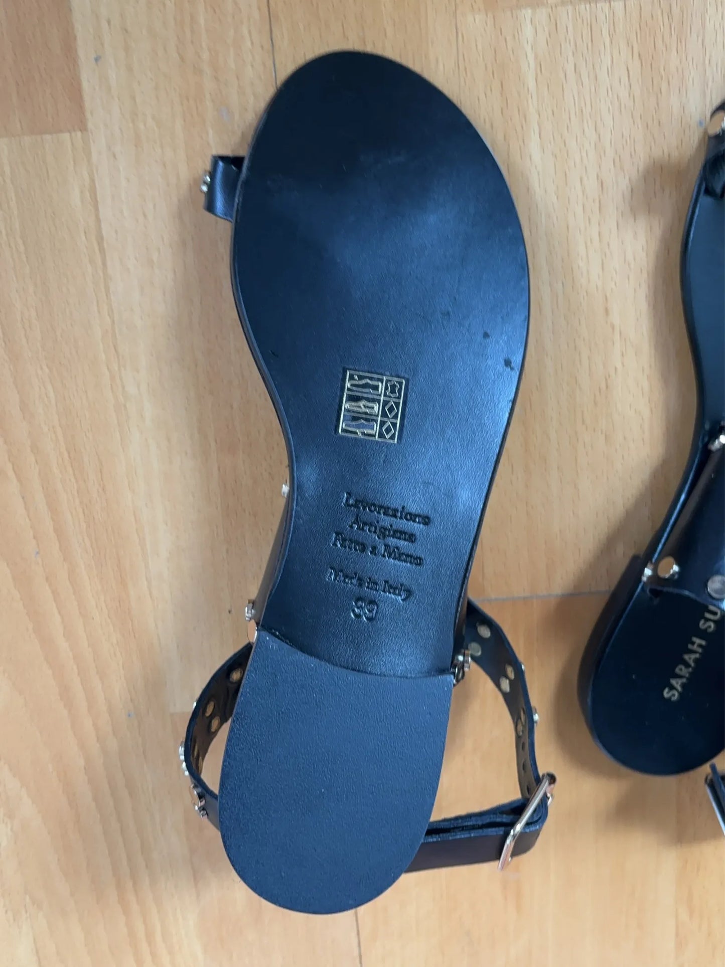 Sarah Summer-skinnsandaler NWOT