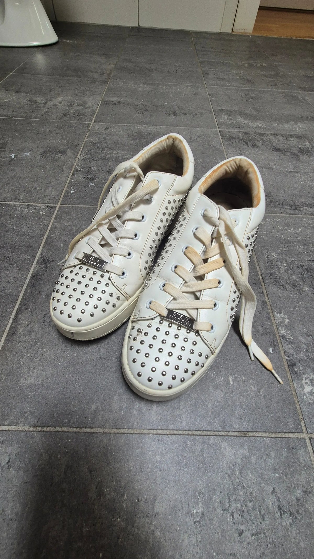 Steve Madden-skinnsneakers