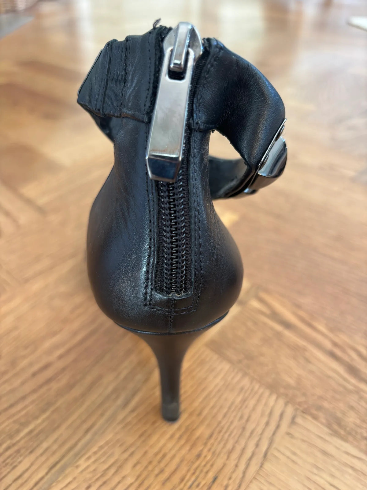 BCBG Max Azria-skinnklackar