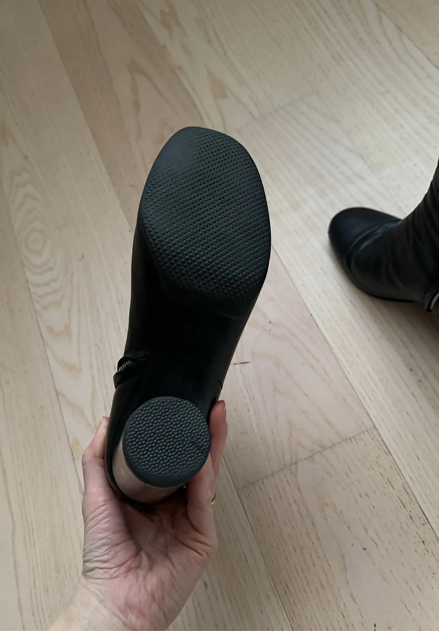 Acne Studios-skinnboots