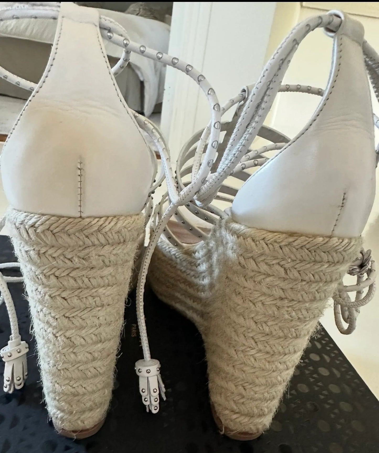 Alaïa Ladies Veau1 Bande Clou White Espadrille Wedge Heels-skinnklackar