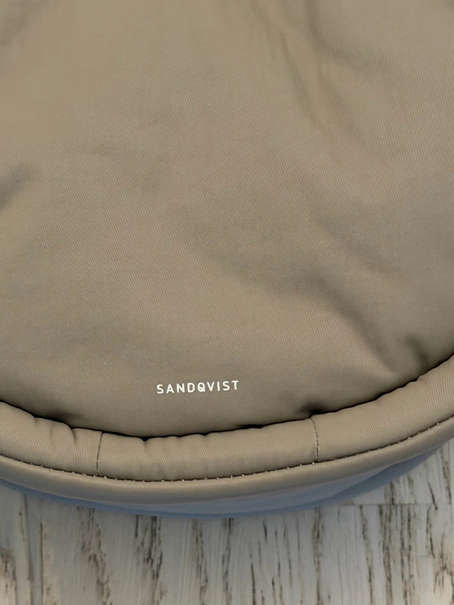 Sandqvist Curve Halfmoon Mini-handväska NWOT